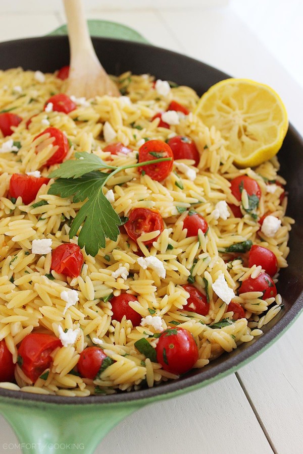 One-Pan Greek Orzo with Tomatoes and Feta – Summery fresh lemon orzo makes a delish side to grilled meats and fish. Try it today!| thecomfortofcooking.com