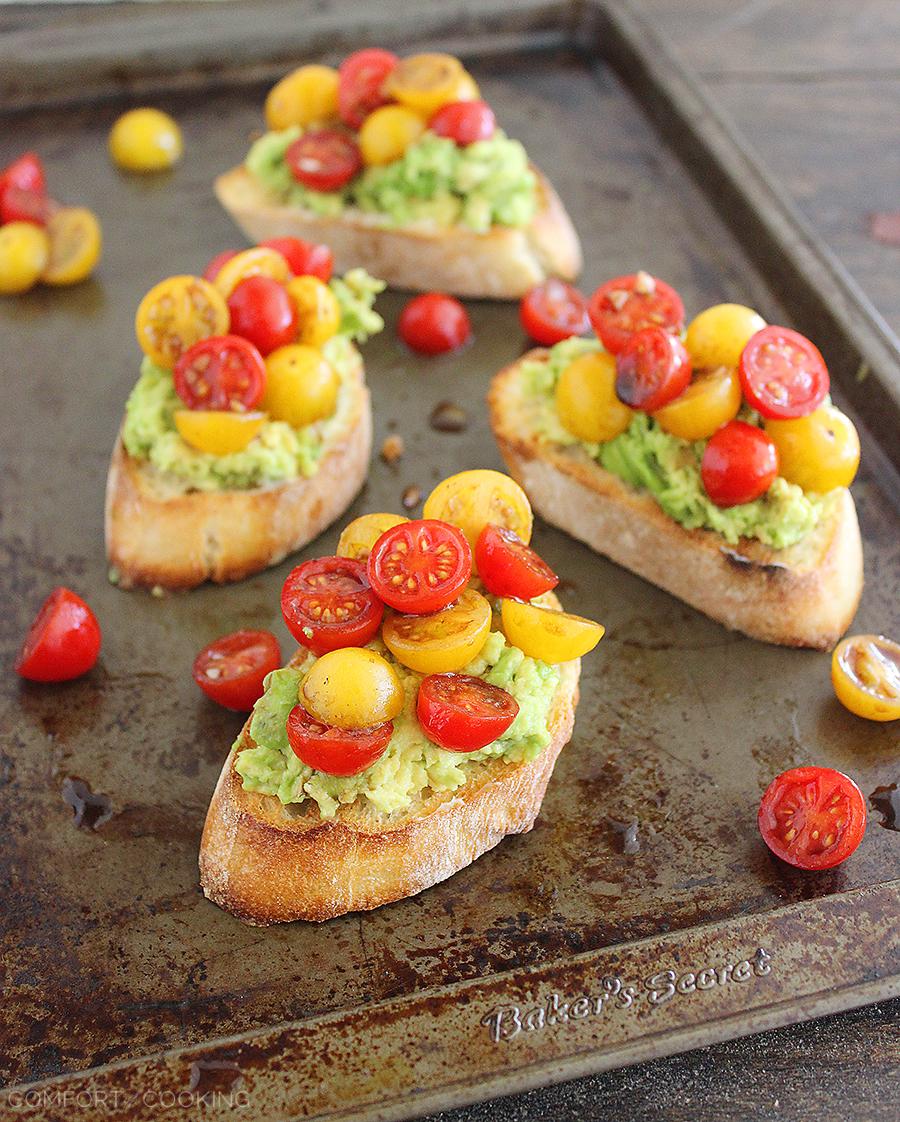 Smashed Avocado and Tomato Bruschetta – This creamy, tangy and colorful bruschetta with balsamic tomatoes and avocado is the perfect summery snack or appetizer! | thecomfortofcooking.com