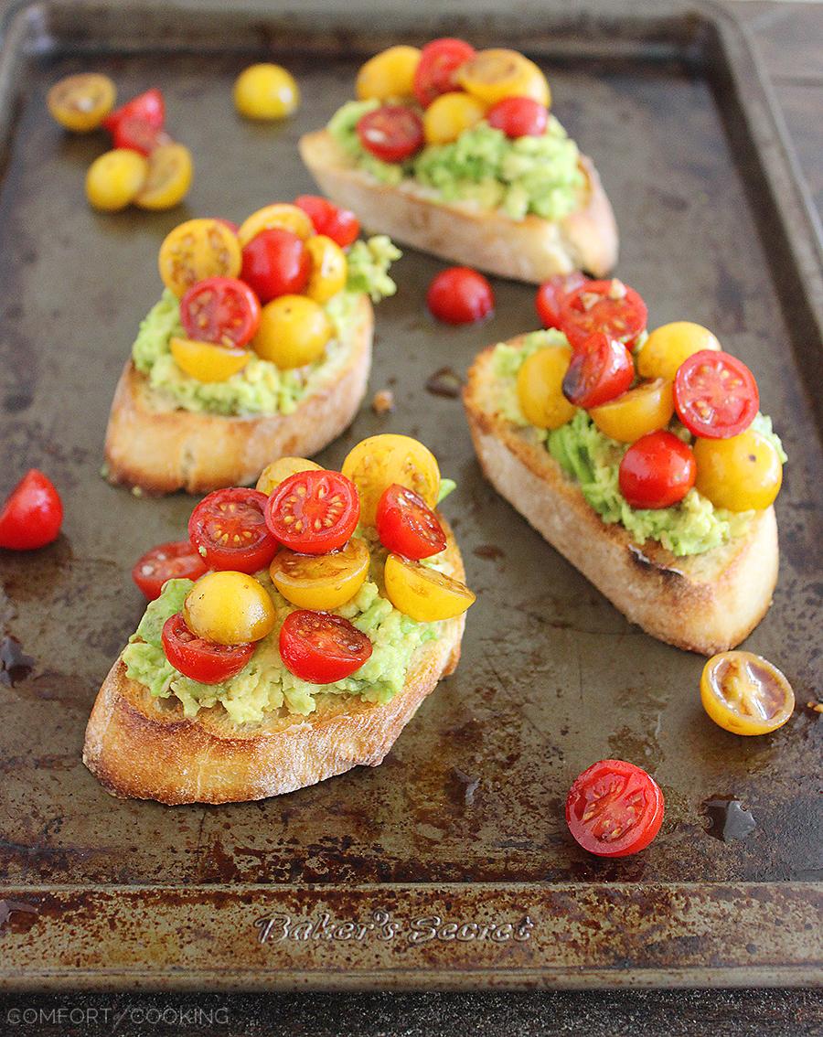 Smashed Avocado and Tomato Bruschetta – This creamy, tangy and colorful bruschetta with balsamic tomatoes and avocado is the perfect summery snack or appetizer! | thecomfortofcooking.com
