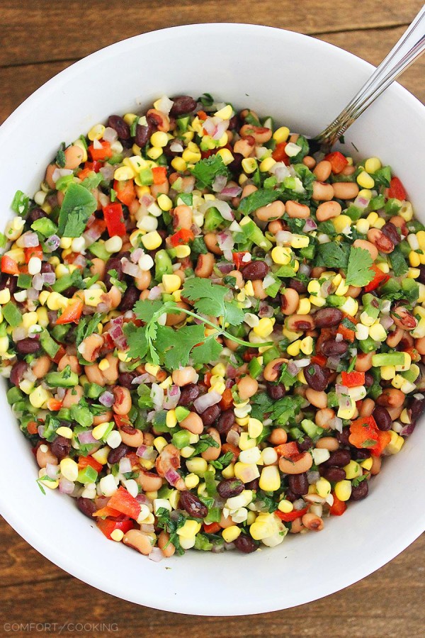 Texas Caviar – Serve this fresh, zesty corn salad with beans, bell peppers and jalapenos on the side of grilled meats and fish, or on top of burgers and crostini! | thecomfortofcooking.com