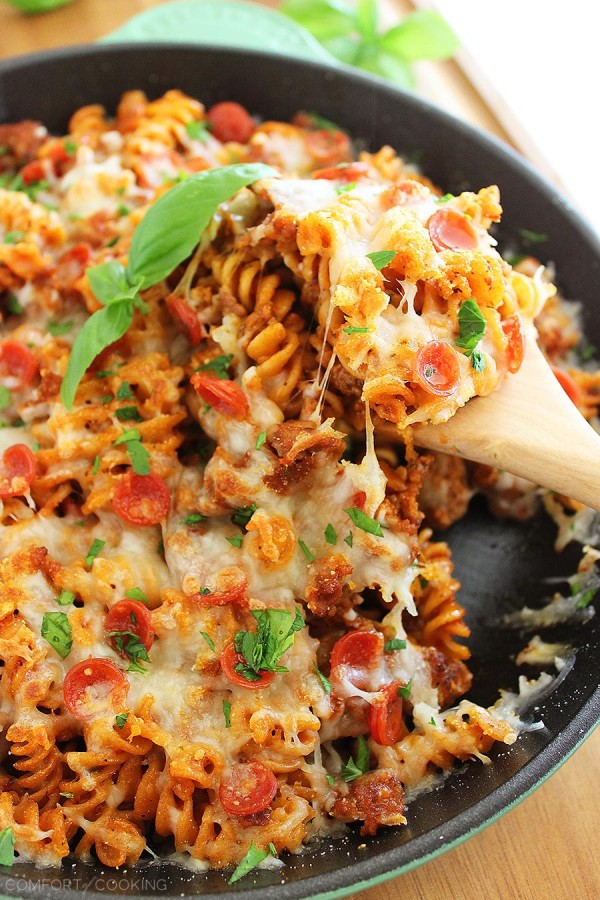 Cheesy Skillet Pizza Pasta – Try this saucy, scrumptious pizza-meets-pasta dish for a fun weeknight meal! It's easily made from scratch in one skillet! | thecomfortofcooking.com