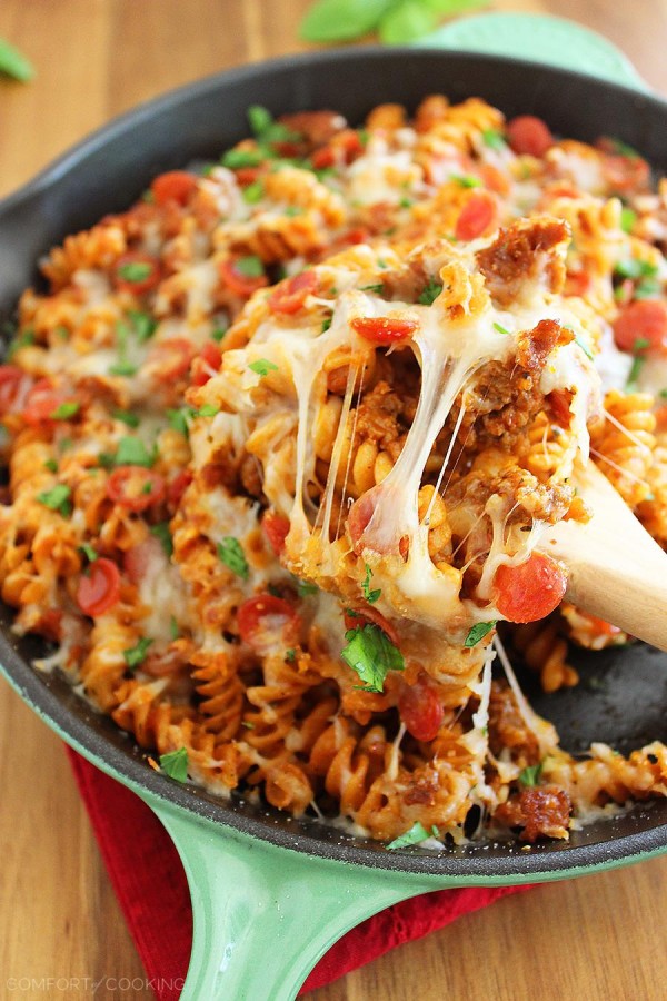 Cheesy Skillet Pizza Pasta – Try this saucy, scrumptious pizza-meets-pasta dish for a fun weeknight meal! It's easily made from scratch in one skillet! | thecomfortofcooking.com