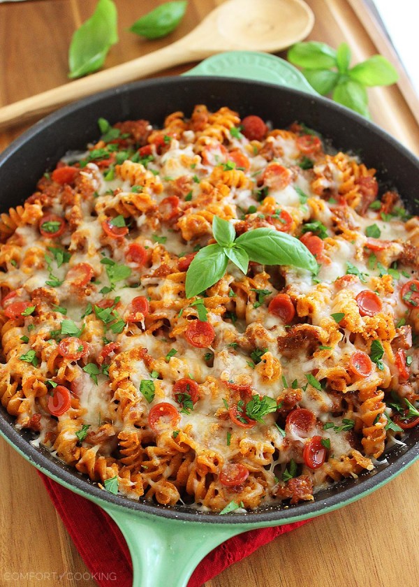 Cheesy Skillet Pizza Pasta – Try this saucy, scrumptious pizza-meets-pasta dish for a fun weeknight meal! It's easily made from scratch in one skillet! | thecomfortofcooking.com
