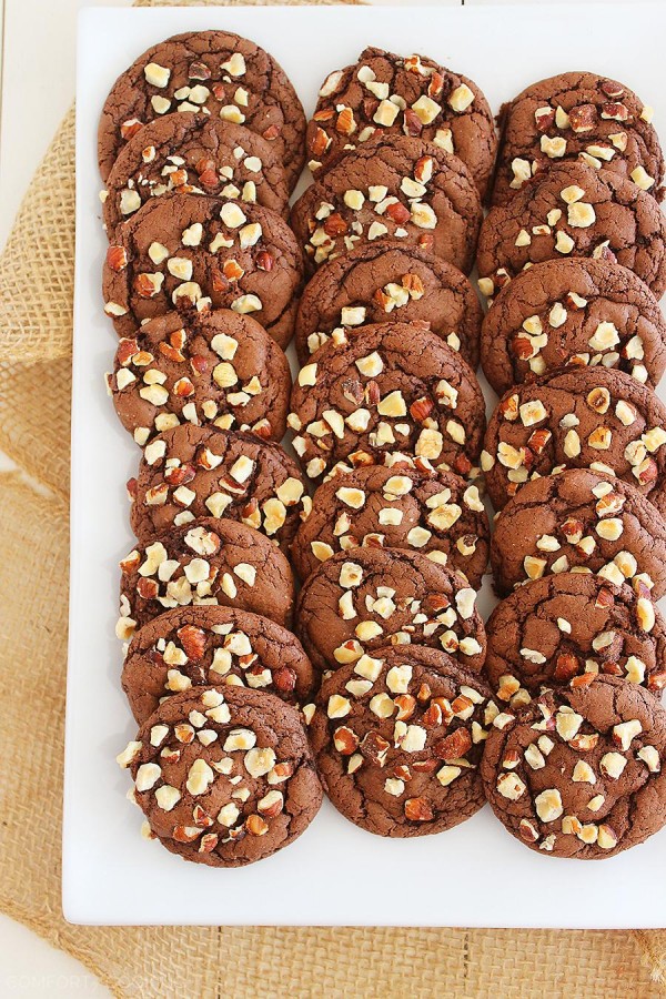 Easy Chocolate Caramel-Stuffed Cookies – These soft, chewy chocolate cookies with a gooey caramel center are made with a cake mix! | thecomfortofcooking.com