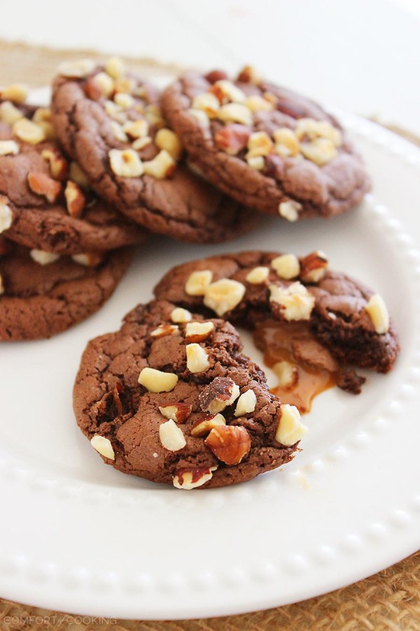 Easy Chocolate Caramel-Stuffed Cookies – These soft, chewy chocolate cookies with a gooey caramel center are made with a cake mix! | thecomfortofcooking.com