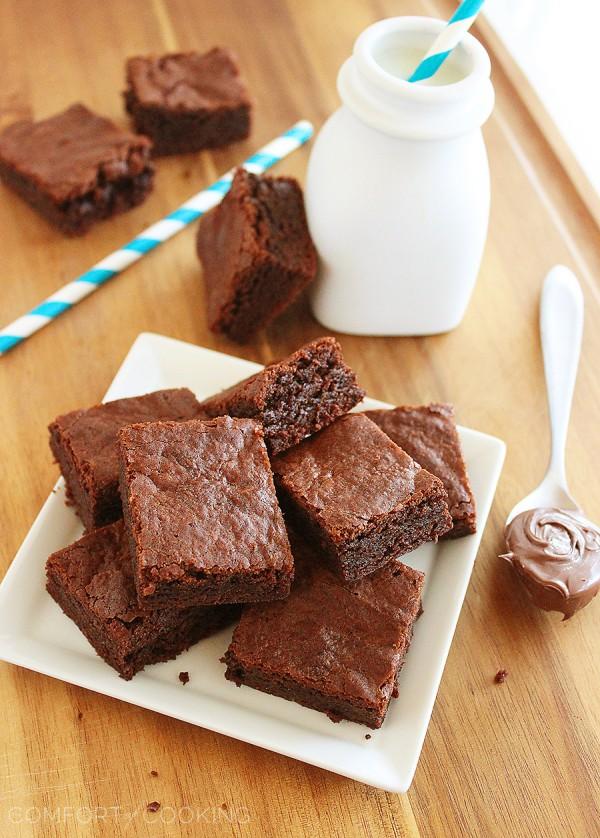 Incredible 3-Ingredient Nutella Brownies – These irresistibly fudgy, soft brownies are SO easy to make and taste 10x better than brownies from a box!| thecomfortofcooking.com