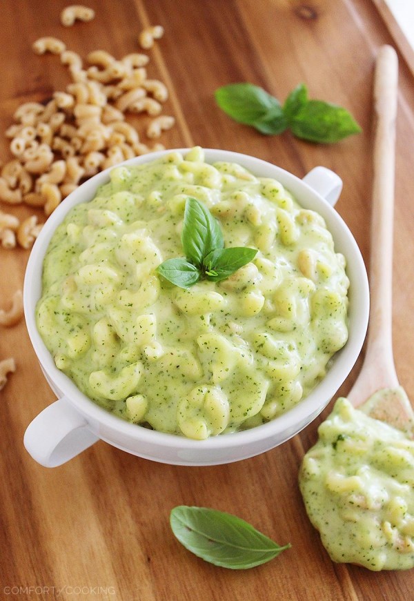 Stovetop Spinach Basil Pesto Mac and Cheese – Try this fresh take on traditional creamy, gooey macaroni and cheese... with basil pesto! It’s so delicious!| thecomfortofcooking.com