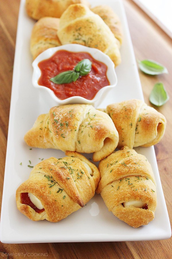 Pepperoni Pizza Crescent Rollups – Serve these super easy, cheesy crescent pizza rollups for football parties, holiday appetizers, and weeknight meals!| thecomfortofcooking.com