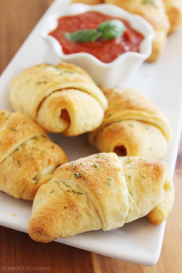 Pepperoni Pizza Crescent Rollups – Serve these super easy, cheesy crescent pizza rollups for football parties, holiday appetizers, and weeknight meals!| thecomfortofcooking.com