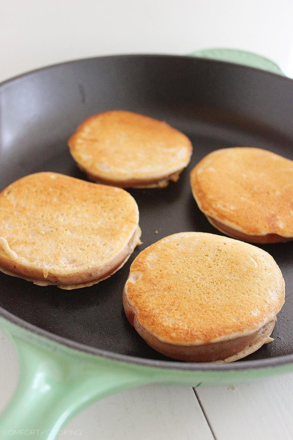 Apple Pancake Rings – Dip sliced apples in buttermilk pancake batter for a fluffy, soft and sweet breakfast treat! | thecomfortofcooking.com