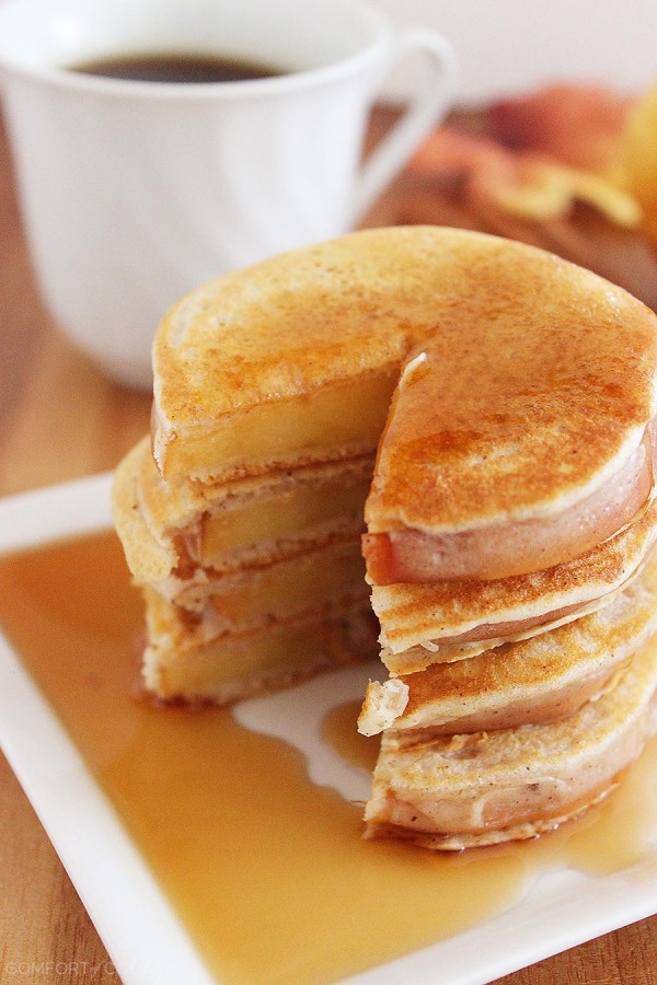 Apple Pancake Rings – Dip sliced apples in buttermilk pancake batter for a fluffy, soft and sweet breakfast treat! | thecomfortofcooking.com