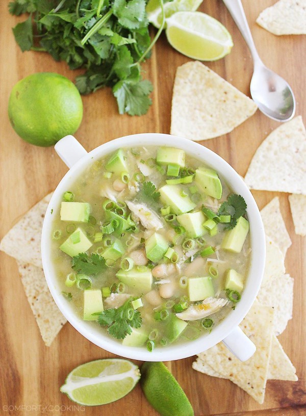 Easy Salsa Verde White Chicken Chili – Just 6 ingredients and so easy! Cook it on your stovetop or in your slow cooker, then pile on your favorite toppings! | thecomfortofcooking.com