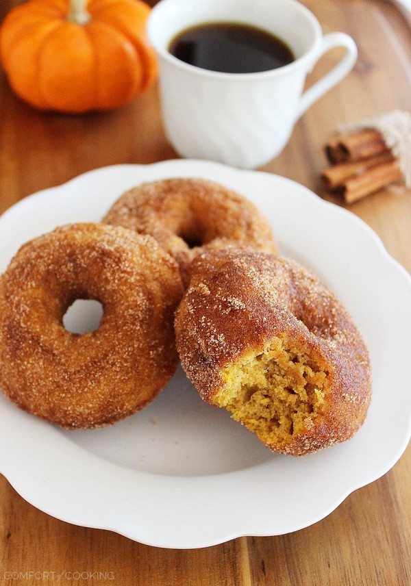 Cinnamon-Sugar Spiced Pumpkin Pie Donuts – These soft, fluffy cinnamon-sugar pumpkin donuts are baked not fried, but still taste totally indulgent! | thecomfortofcooking.com