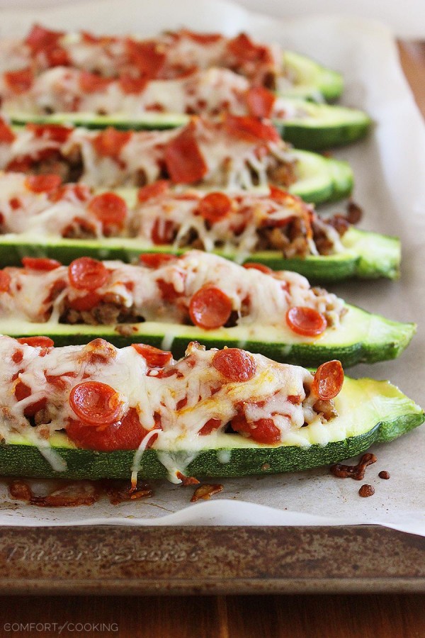 Pizza Zucchini Boats – This low-carb dinner is a simple, delicious and healthy way to fill any pizza craving! | thecomfortofcooking.com