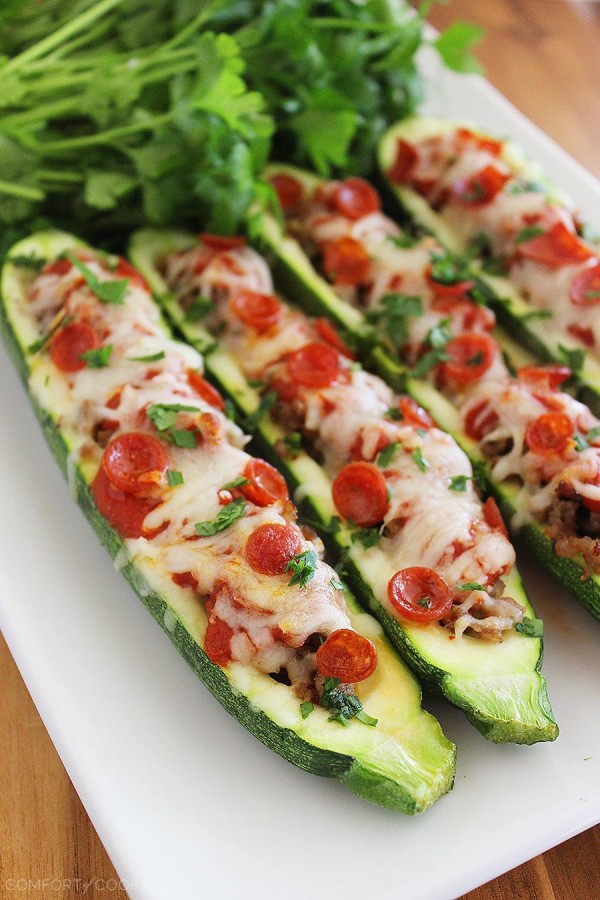 Pizza Zucchini Boats – This low-carb dinner is a simple, delicious and healthy way to fill any pizza craving! | thecomfortofcooking.com