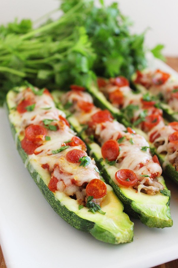 Pizza Zucchini Boats – This low-carb dinner is a simple, delicious and healthy way to fill any pizza craving! | thecomfortofcooking.com