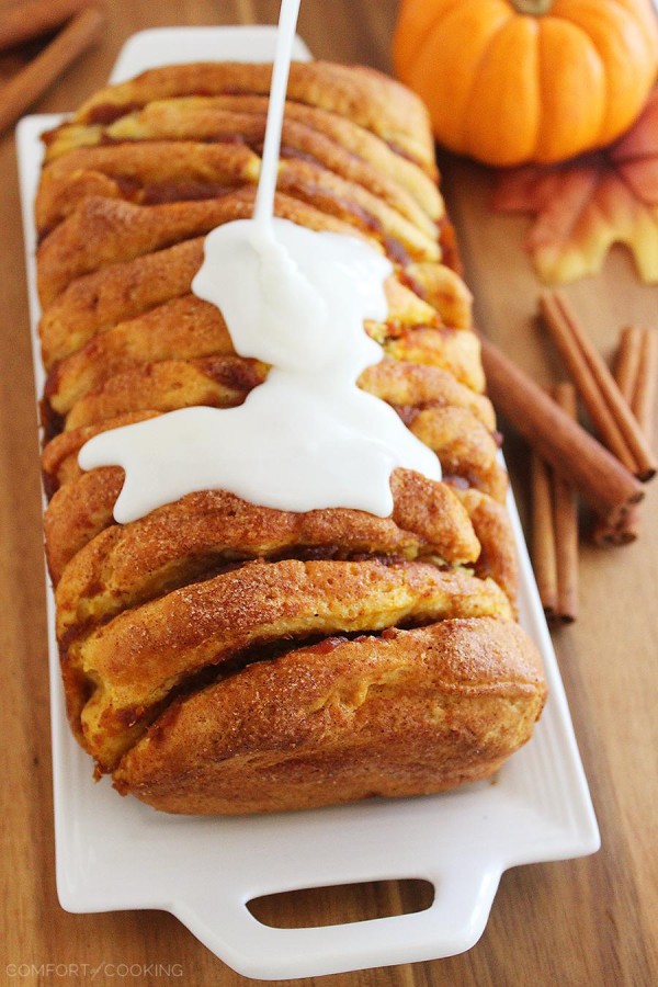 Pumpkin Spice Pull Apart Bread with Vanilla Glaze – Every layer is full of soft, gooey goodness and tastes just like a cinnamon roll (made MUCH simpler). | thecomfortofcooking.com