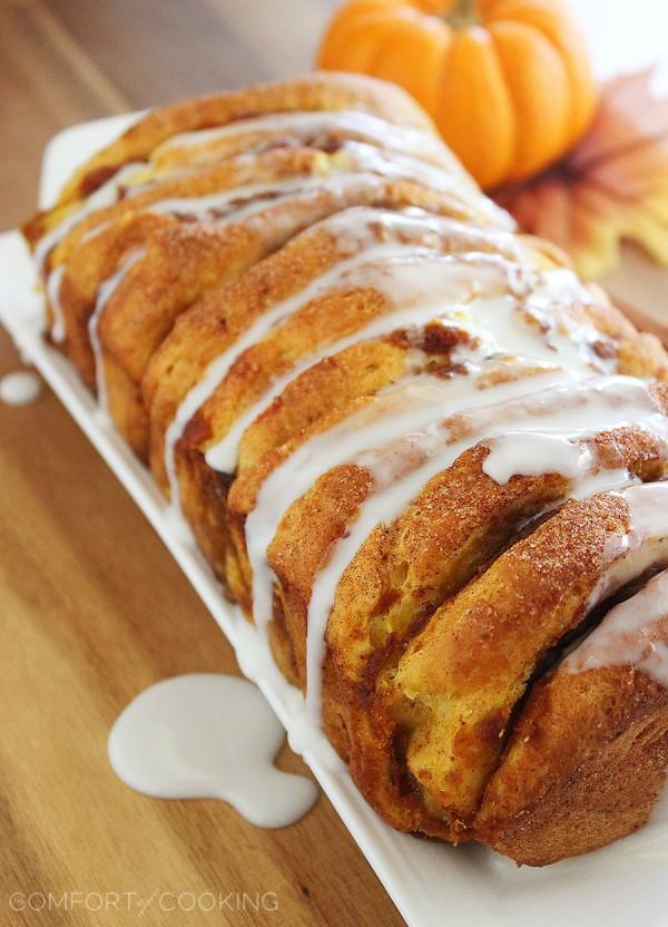 Pumpkin Spice Pull Apart Bread with Vanilla Glaze – Every layer is full of soft, gooey goodness and tastes just like a cinnamon roll (made MUCH simpler). | thecomfortofcooking.com