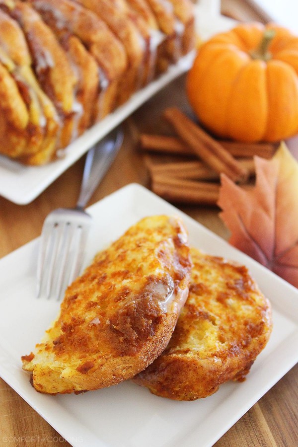 Pumpkin Spice Pull Apart Bread with Vanilla Glaze – Every layer is full of soft, gooey goodness and tastes just like a cinnamon roll (made MUCH simpler). | thecomfortofcooking.com