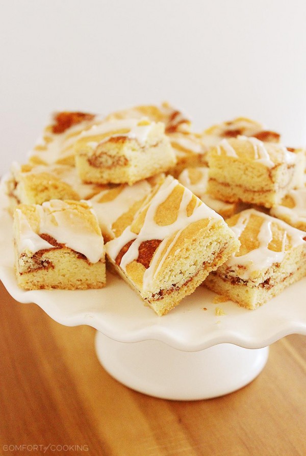 Snickerdoodle Cinnamon Roll Bars – These soft, chewy snickerdoodle bars taste like a cinnamon roll, cookie and blondie all in one!| thecomfortofcooking.com
