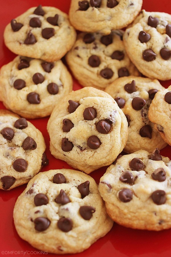 Best-Ever Soft, Chewy Chocolate Chip Cookies – Love soft, chewy and buttery chocolate chip cookies? This is your recipe! Say hello to the best cookies I've EVER baked, and they couldn't be easier. Bake a batch of warm, gooey chocolate chip cookies!| thecomfortofcooking.com