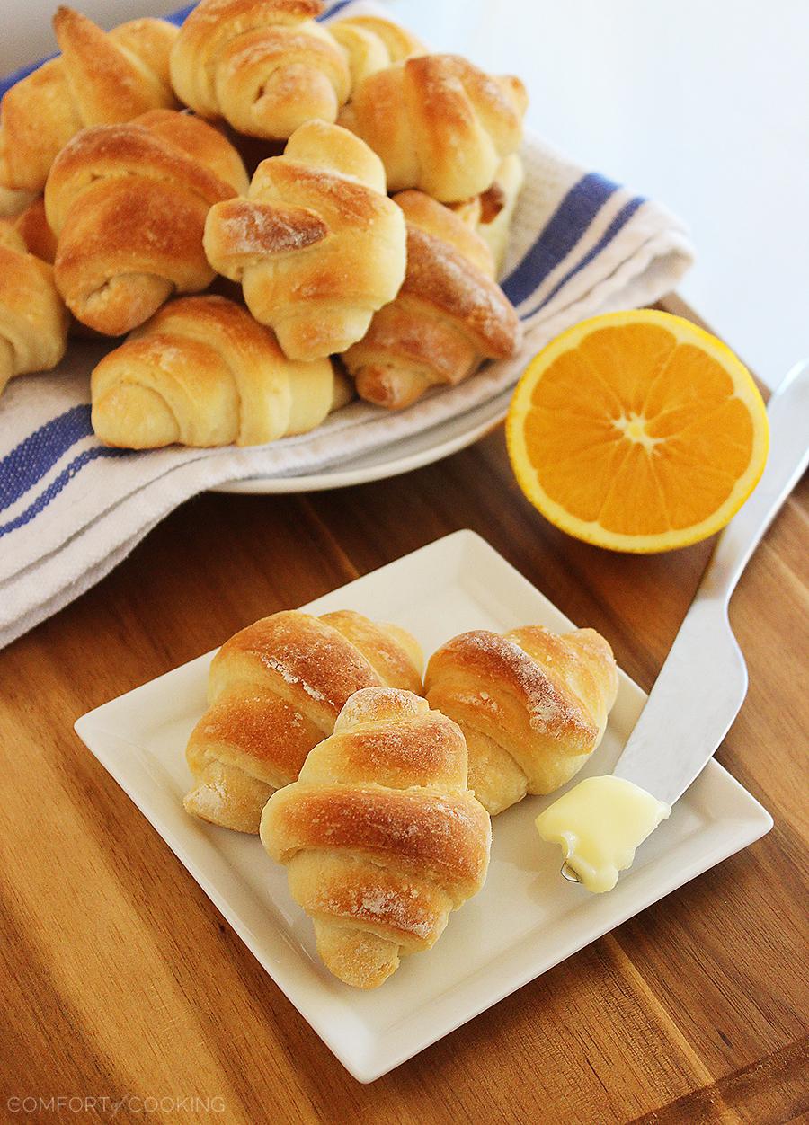 Buttery No-Knead Crescent Rolls – Super soft, easy homemade crescent rolls! Use in any recipe that calls for refrigerated crescent rolls. Full of buttery, golden brown goodness! | thecomfortofcooking.com