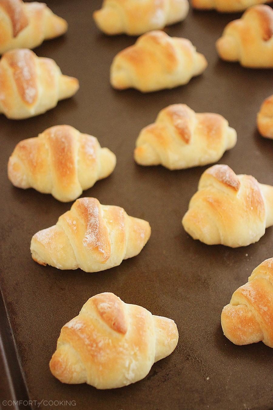 Buttery No-Knead Crescent Rolls – Super soft, easy homemade crescent rolls! Use in any recipe that calls for refrigerated crescent rolls. Full of buttery, golden brown goodness! | thecomfortofcooking.com