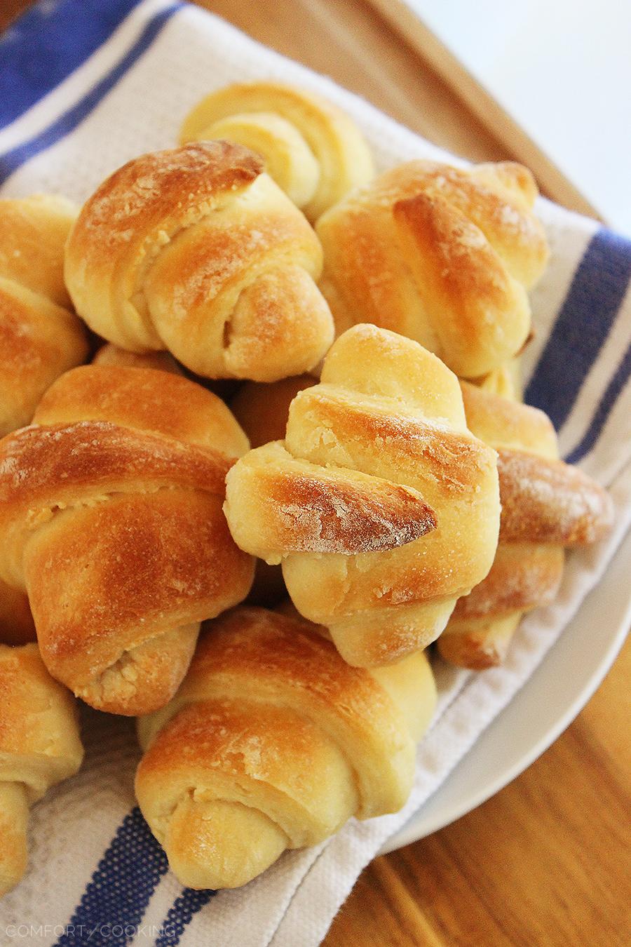 Buttery No-Knead Crescent Rolls – Super soft, easy homemade crescent rolls! Use in any recipe that calls for refrigerated crescent rolls. Full of buttery, golden brown goodness! | thecomfortofcooking.com