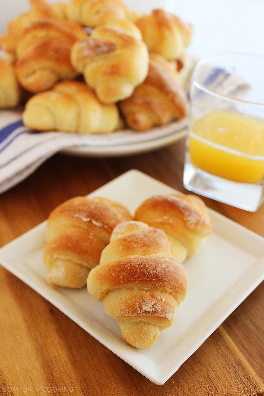 Buttery No-Knead Crescent Rolls – Super soft, easy homemade crescent rolls! Use in any recipe that calls for refrigerated crescent rolls. Full of buttery, golden brown goodness! | thecomfortofcooking.com