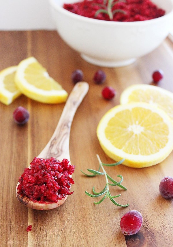 Quick & Easy Cranberry Orange Relish – This tangy, sweet cranberry orange relish is a must-have for our holiday feasts... and only takes 5 minutes to make! | thecomfortofcooking.com