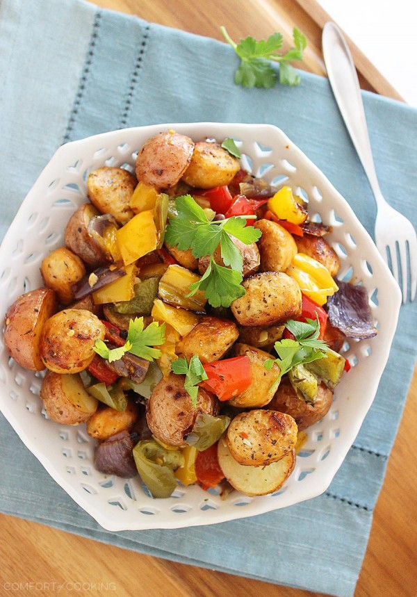 Roasted Chicken Sausage, Peppers and Potatoes – We are addicted to this sausage, potato and pepper dish! It's a healthy, colorful and protein-packed pan full of deliciousness and so easy to make. Just chop, toss and roast. Dinner is done! | thecomfortofcooking.com