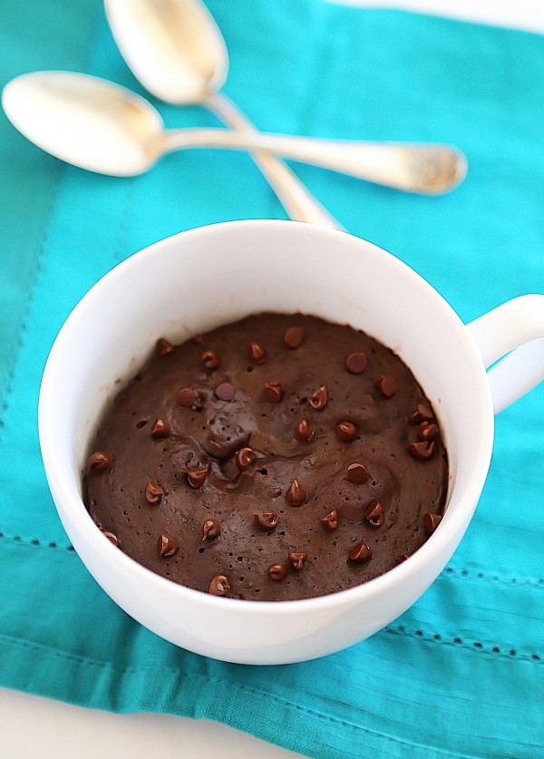 1-Minute Chocolate Peanut Butter Mug Cake - Fudgy, gooey eggless chocolate cake with molten peanut butter, baked in your microwave! | thecomfortofcooking.com