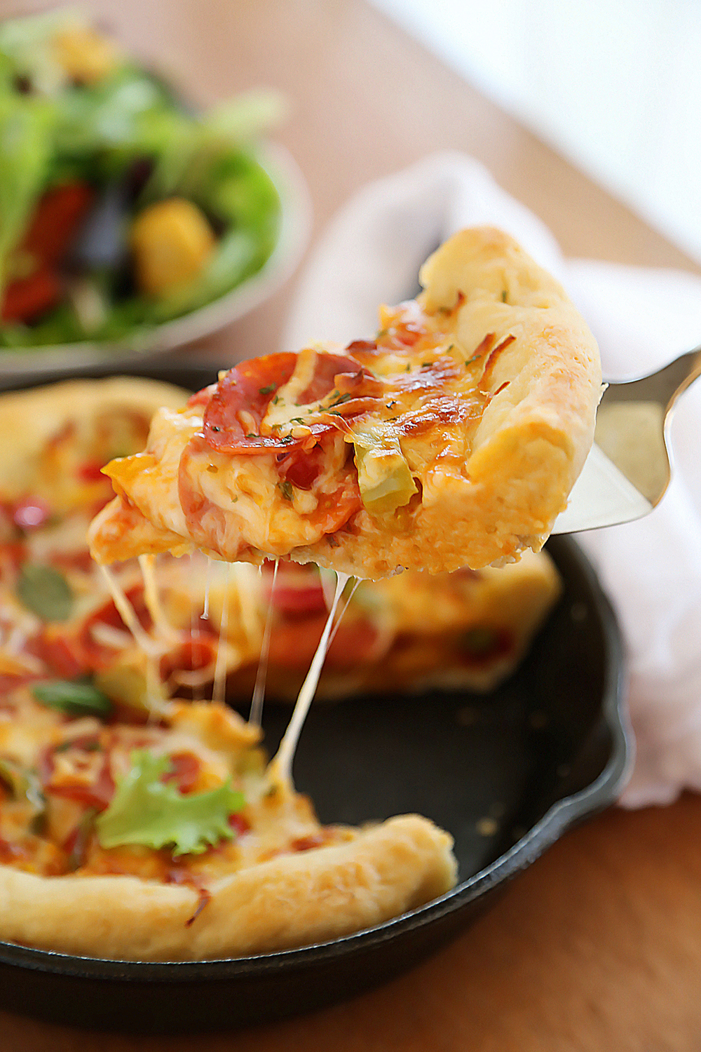 Easy Skillet Deep Dish Pizza – Saucy, gooey deep dish pizza made easily in one skillet! Thecomfortofcooking.com