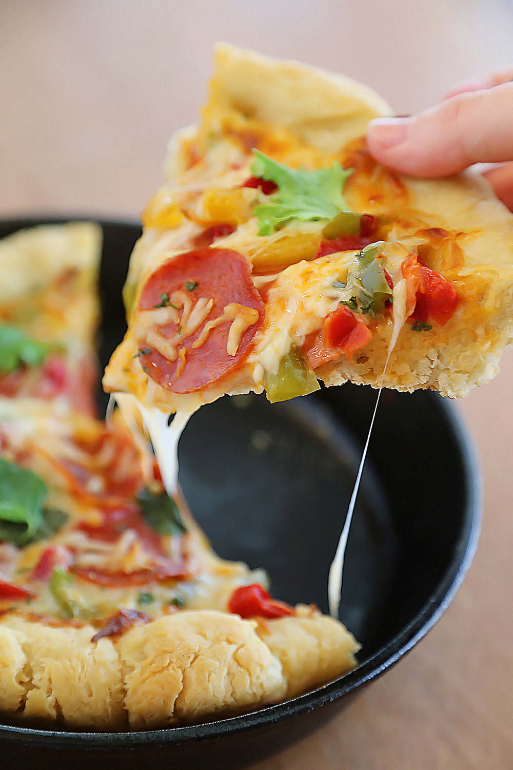 Easy Skillet Deep Dish Pizza – Saucy, gooey deep dish pizza made easily in one skillet! Thecomfortofcooking.com