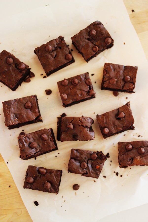 Flourless Almond Butter Chocolate Brownies – No butter, oil or flour in these soft and chewy double chocolate brownies! Just basic ingredients, 10 minutes and a sweet tooth needed! | thecomfortofcooking.com