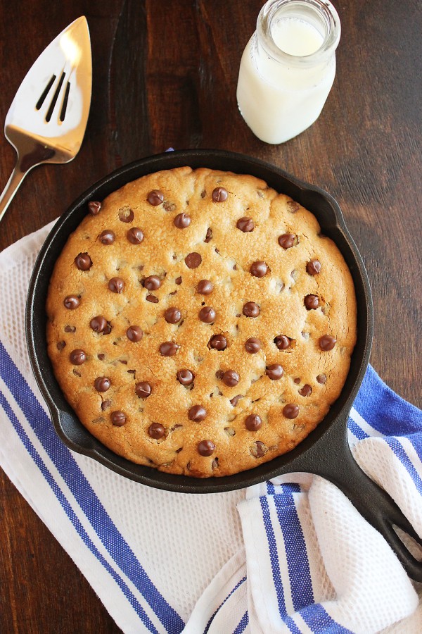 Skillet Chocolate Chip Cookie – This EASY soft, gooey skillet-baked cookie makes lots to share. Top with vanilla ice cream for a truly decadent treat! | thecomfortofcooking.com