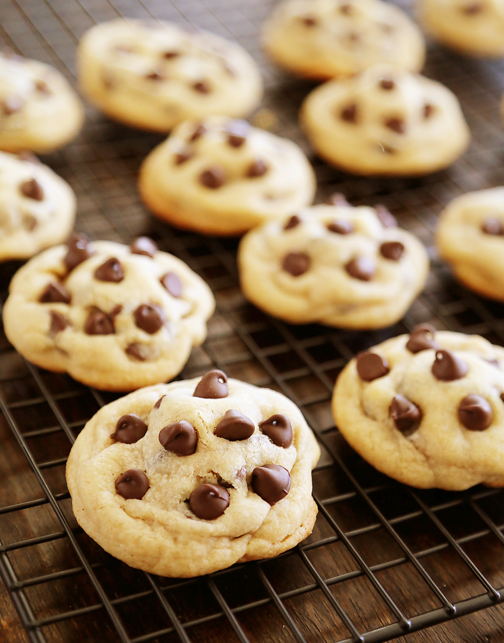 Sea Salt Caramel Chocolate Chip Cookies – Super soft, chewy, easy to make and irresistibly gooey! Thecomfortofcooking.com