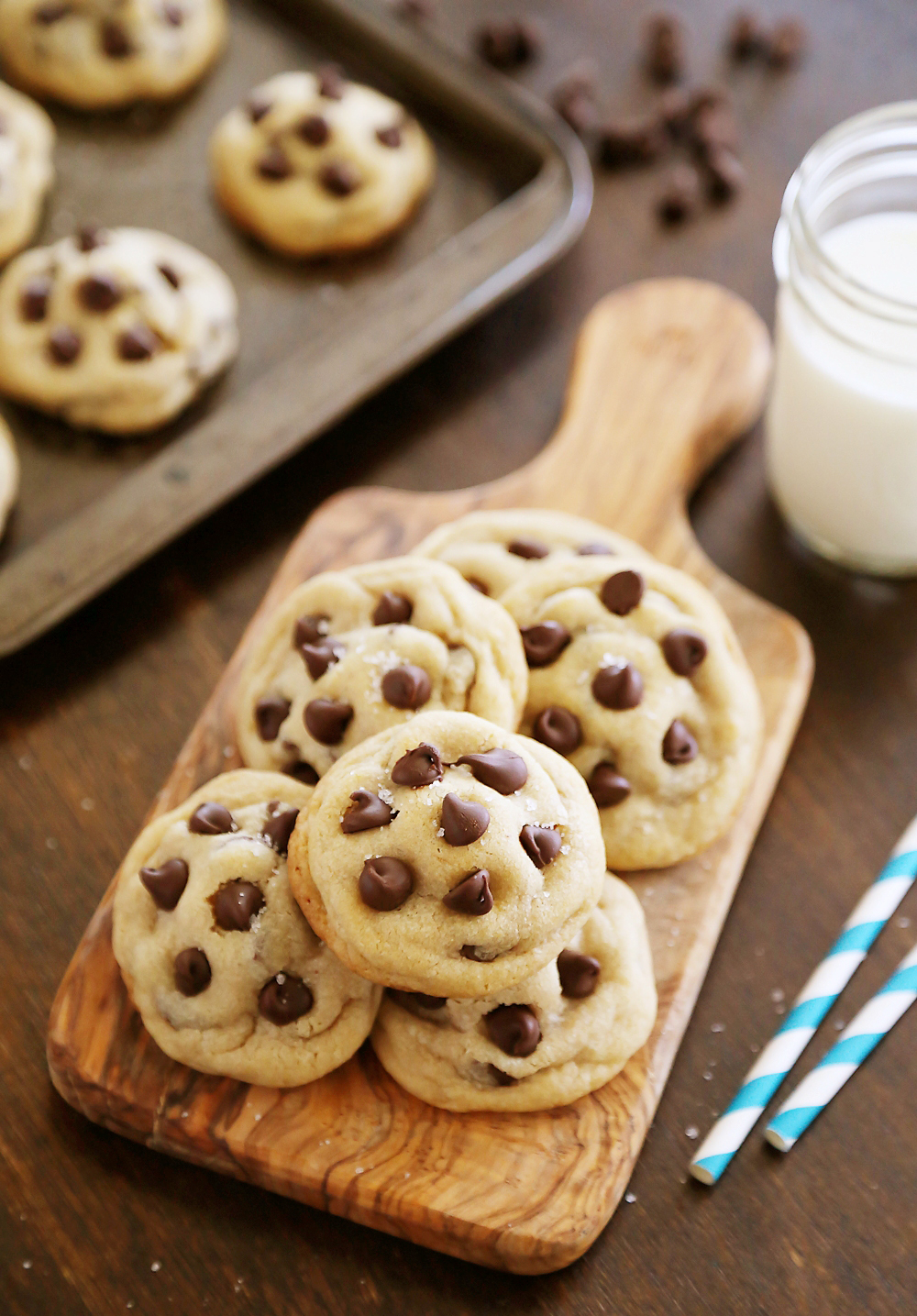 Sea Salt Caramel Chocolate Chip Cookies – Super soft, chewy, easy to make and irresistibly gooey! Thecomfortofcooking.com