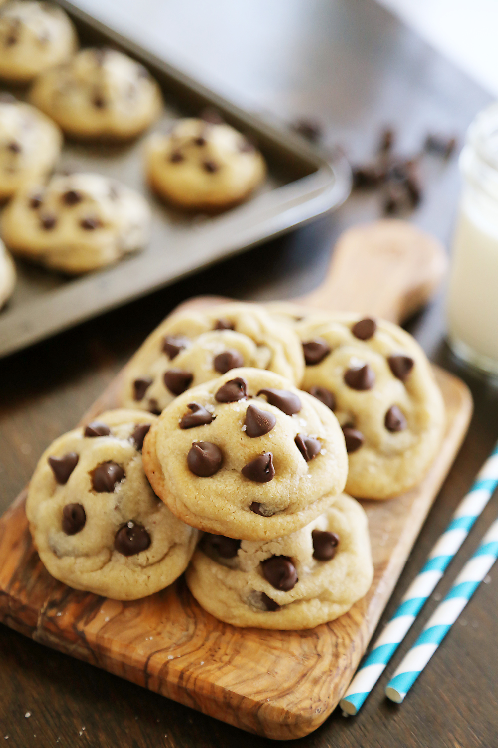 Sea Salt Caramel Chocolate Chip Cookies – Super soft, chewy, easy to make and irresistibly gooey! Thecomfortofcooking.com