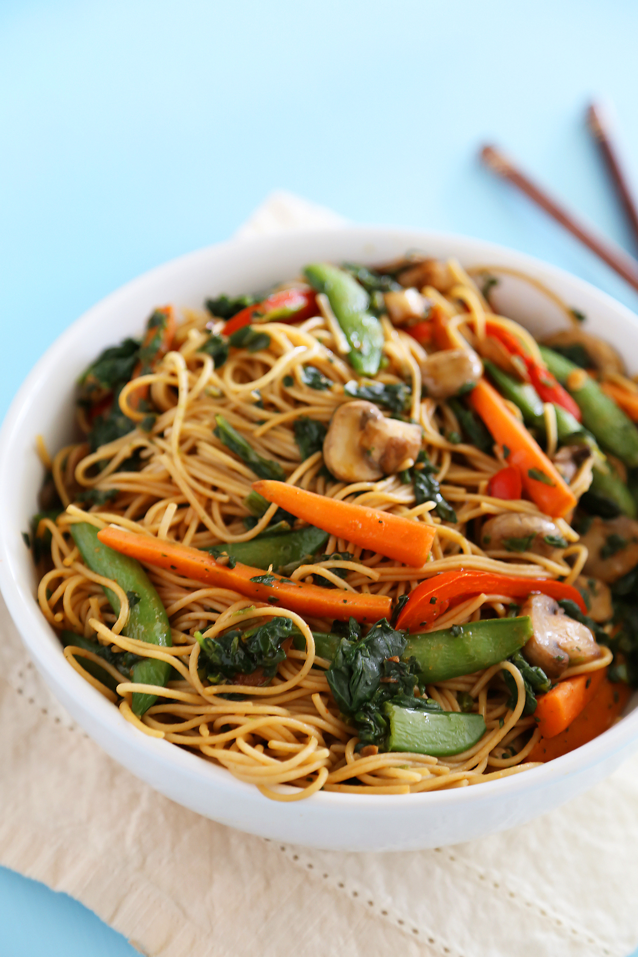 Easy Vegetable Lo Mein – Just like your favorite takeout noodles, but healthier! Thecomfortofcooking.com