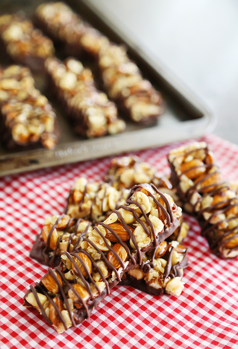 DIY Kind Bars: Dark Chocolate & Sea Salt - No-bake and 10x more delicious (and cheaper) than store bought! Thecomfortofcooking.com