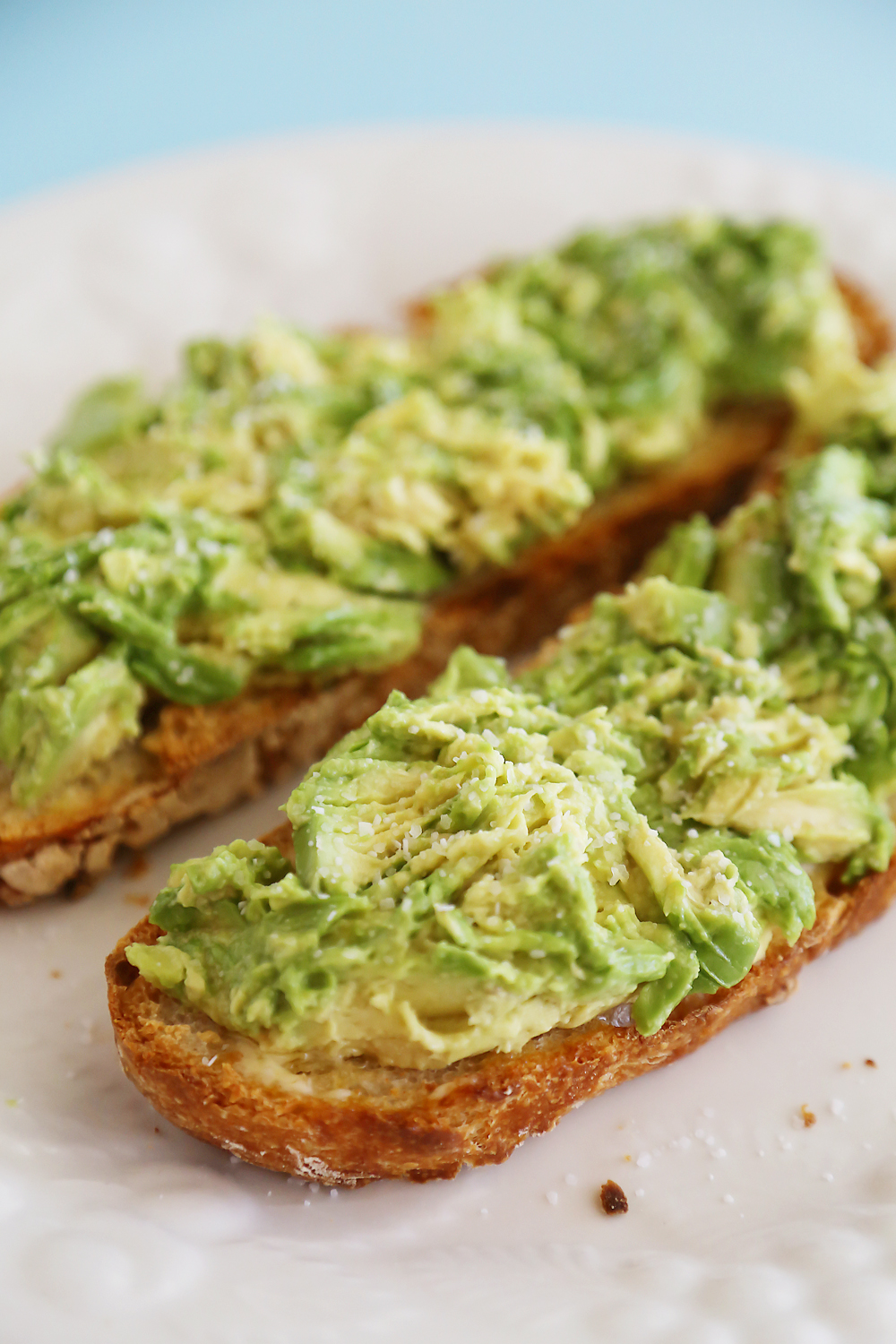 Scrambled Egg Caprese Avocado Toast - Hearty, healthy and full of fresh flavors! Thecomfortofcooking.com