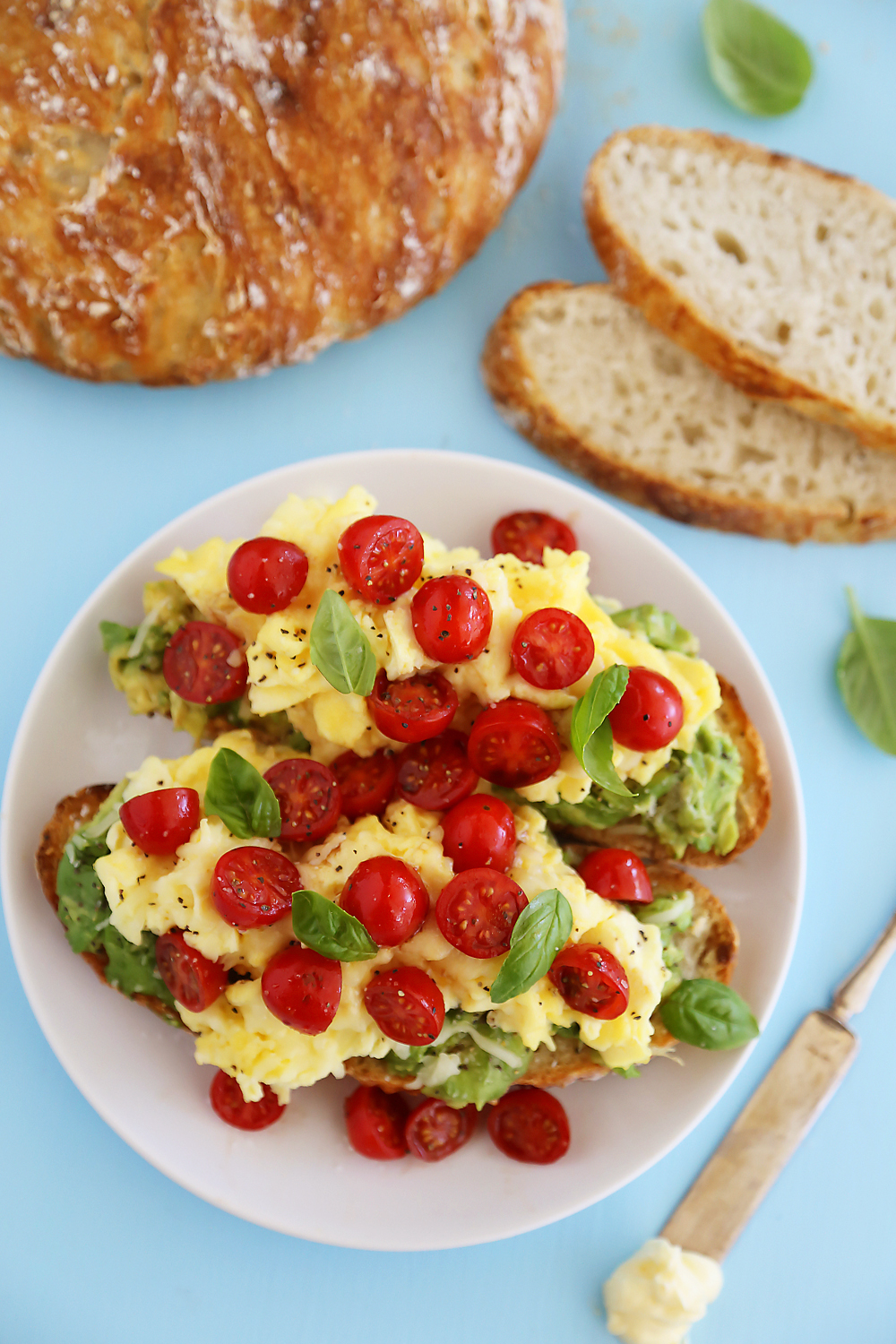 Scrambled Egg Caprese Avocado Toast - Hearty, healthy and full of fresh flavors! Thecomfortofcooking.com