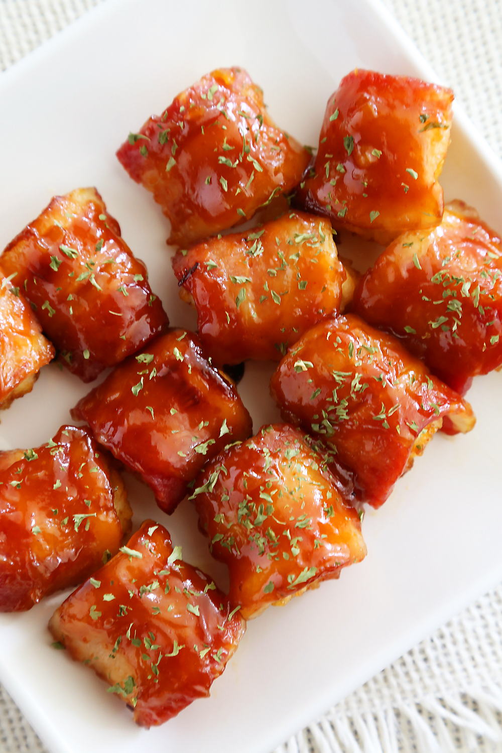 BBQ Bacon Wrapped Tater Tot Bites - Crispy tater tots wrapped in applewood smoked bacon and coated with a tangy homemade barbecue sauce! Thecomfortofcooking.com