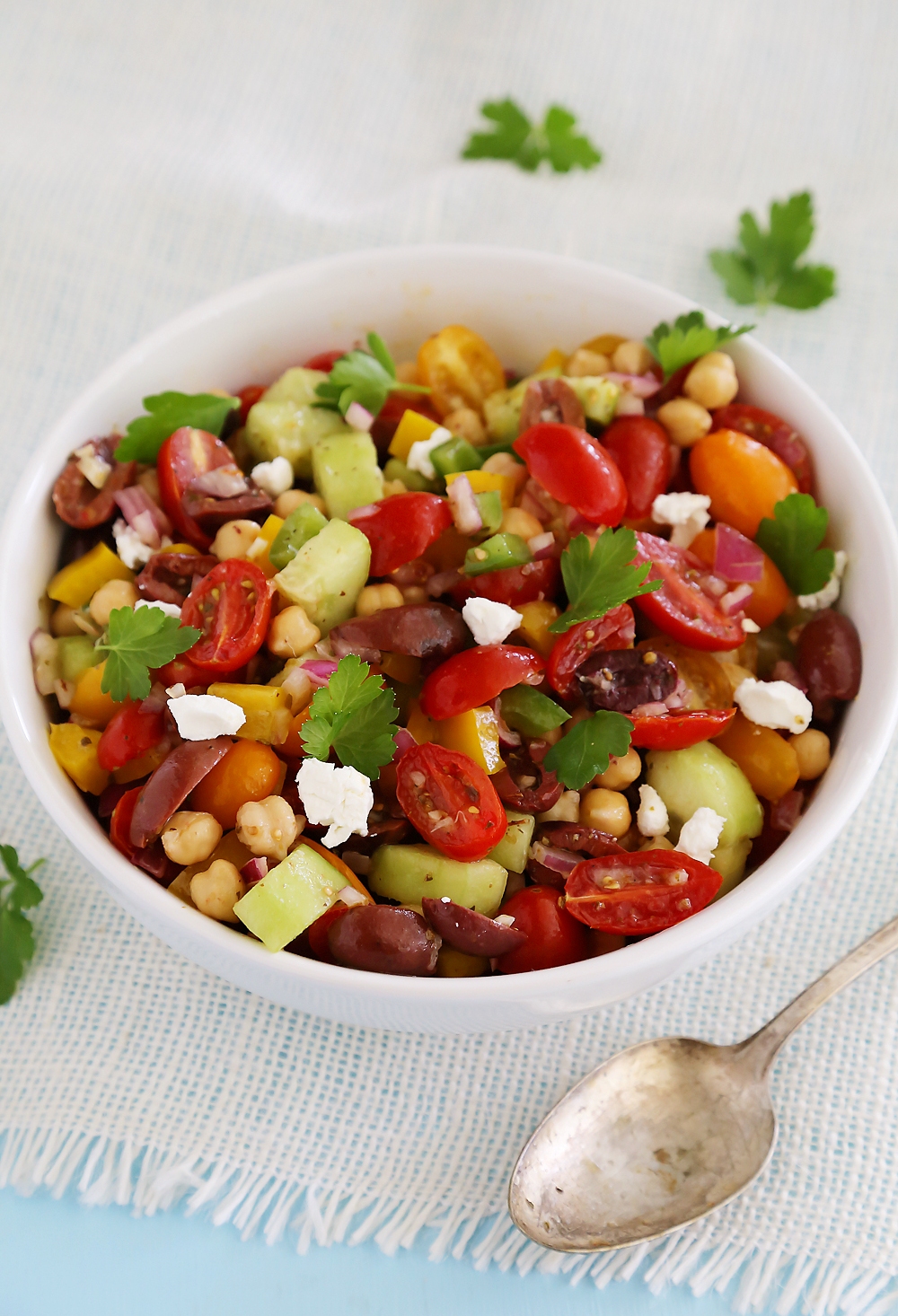 Chopped Chickpea Greek Salad - Colorful, healthy and fresh salad tossed in a light lemon dressing! Thecomfortofcooking.com