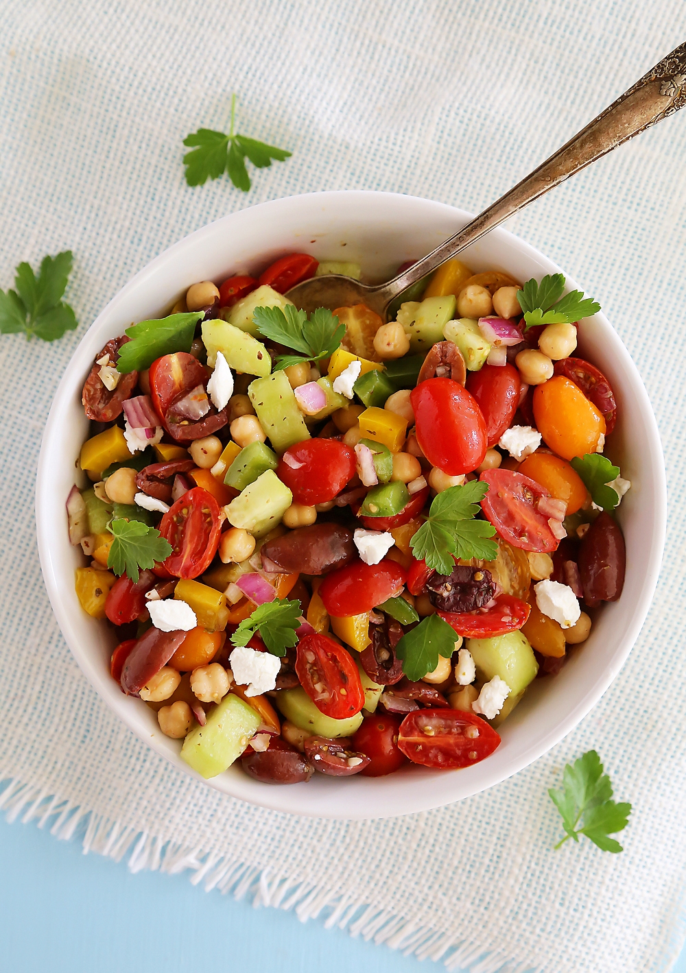 Chopped Chickpea Greek Salad - Colorful, healthy and fresh salad tossed in a light lemon dressing! Thecomfortofcooking.com