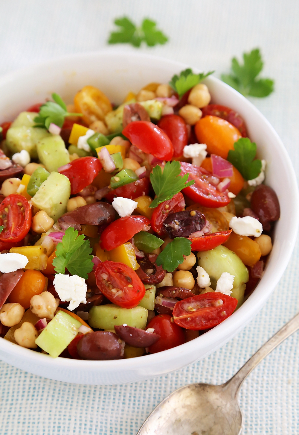 Chopped Chickpea Greek Salad - Colorful, healthy and fresh salad tossed in a light lemon dressing! Thecomfortofcooking.com