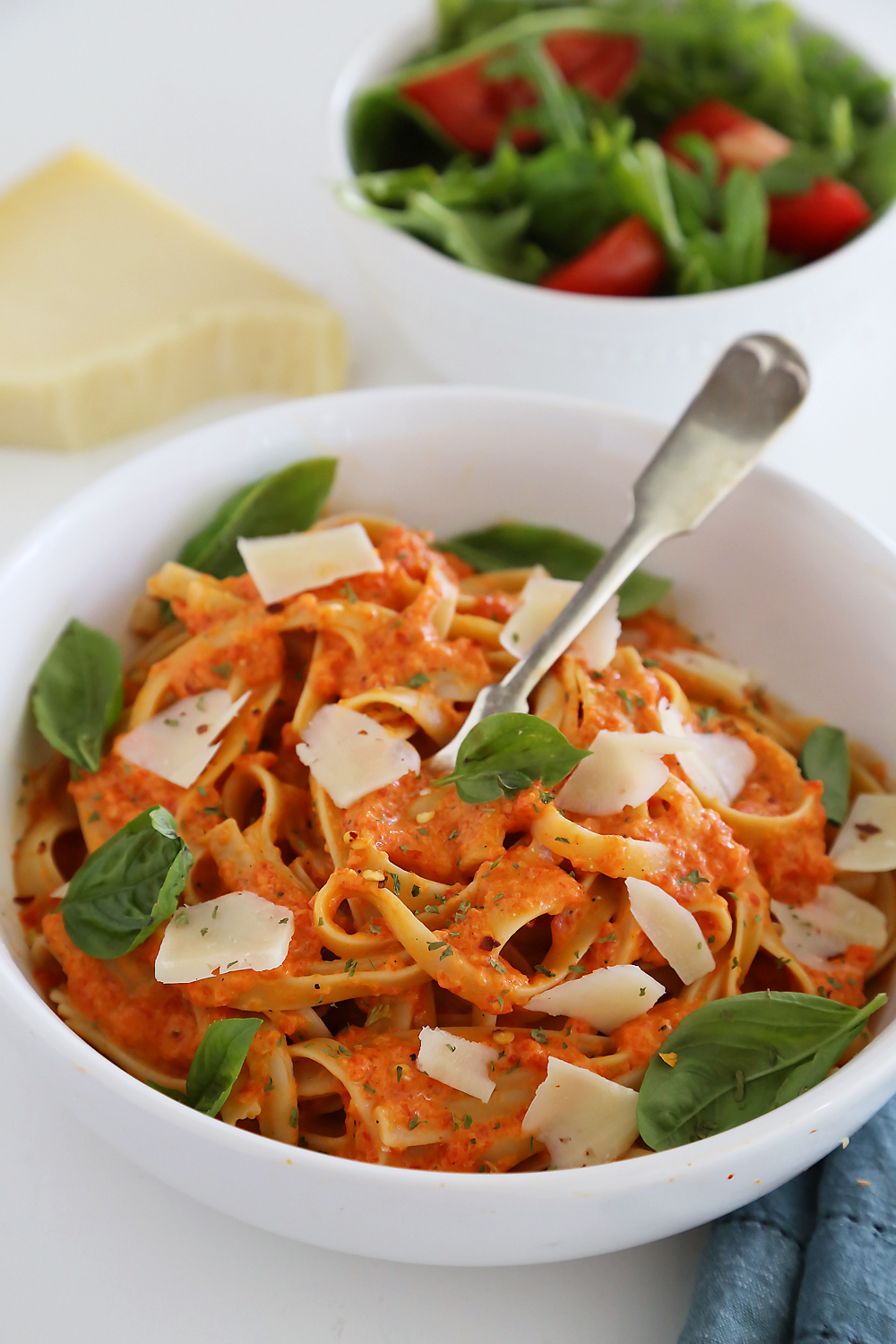 Creamy Roasted Red Pepper Pasta - Smoky roasted bell peppers add a delicious twist to traditional pasta sauce. So simple, no fuss and no-cook! Thecomfortofcooking.com