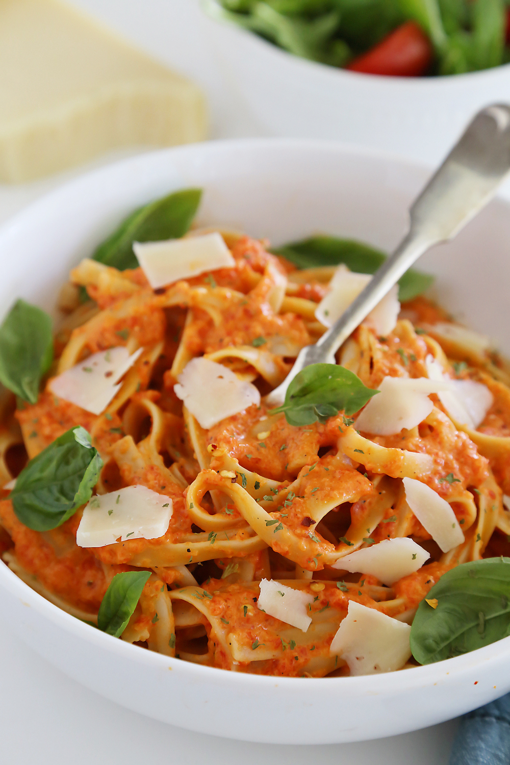 Creamy Roasted Red Pepper Pasta - Smoky roasted bell peppers add a delicious twist to traditional pasta sauce. So simple, no fuss and no-cook! Thecomfortofcooking.com