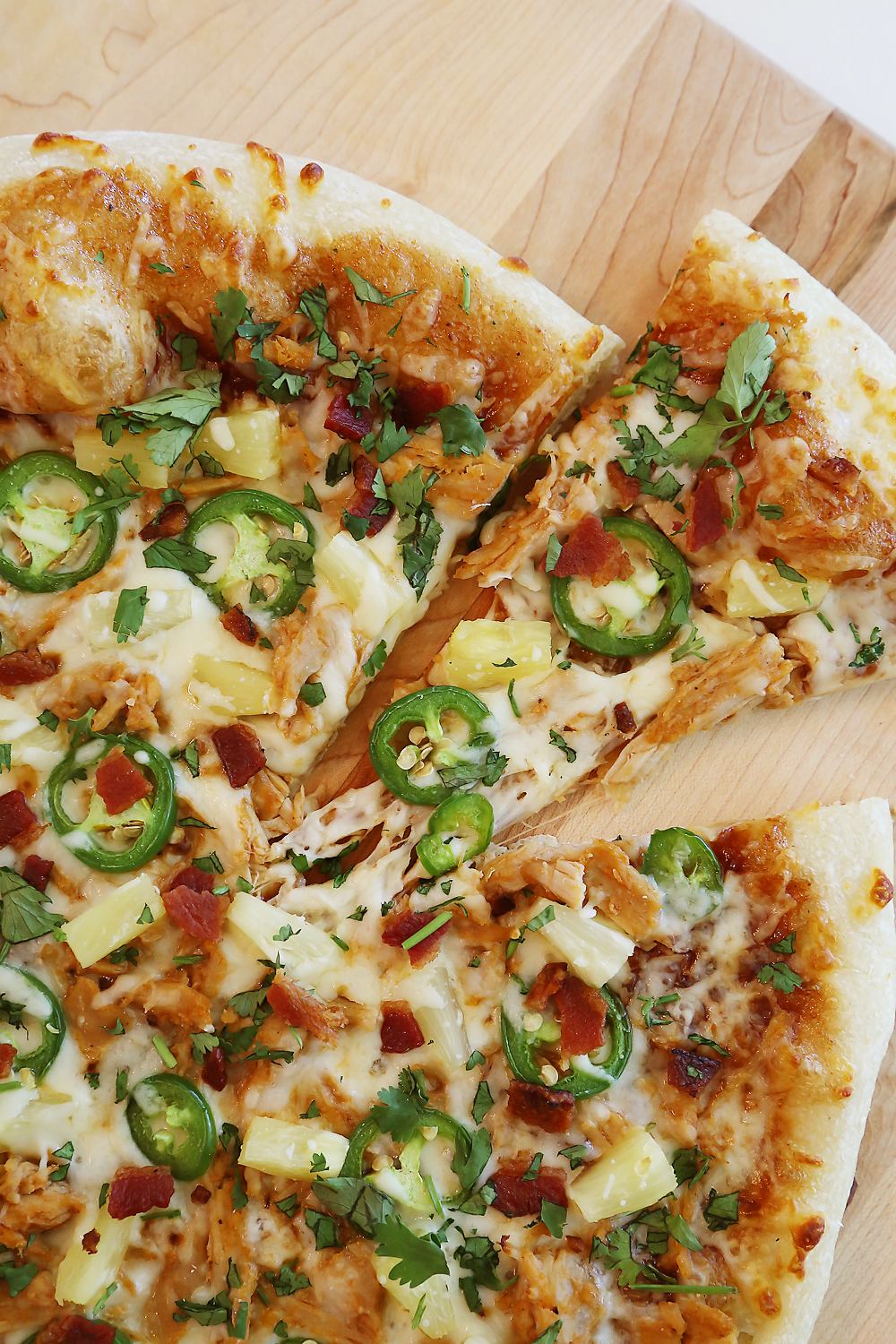 Pulled Pork Jalapeno Pineapple Pizza with Bacon and Cilantro – Gooey, cheesy pizza (plus dough recipe) that makes the perfect summer meal! Thecomfortofcooking.com